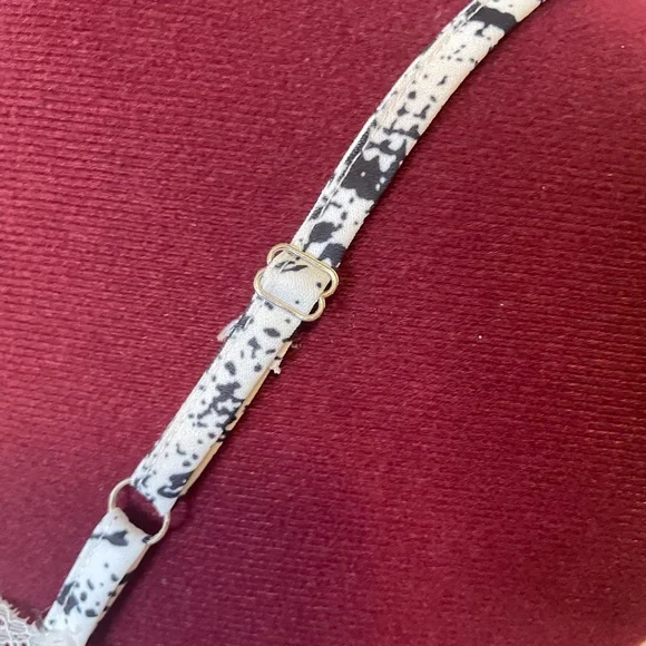 Black and white skin print women top - Picture 4 of 4